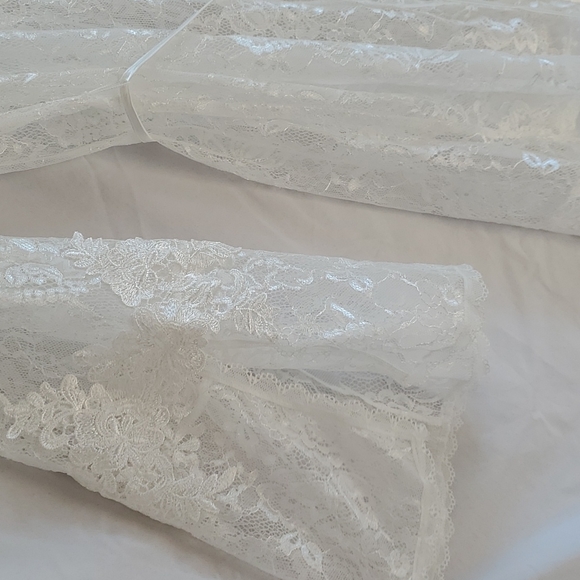 Jon Quil Lace Lingerie Cover - Picture 2 of 5